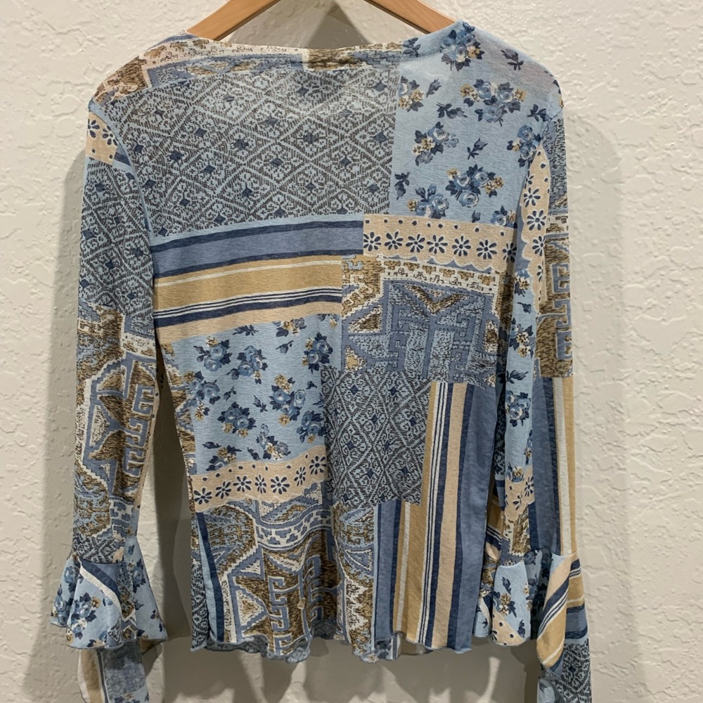 Clio Women's Blue and Gold Geometric Blouse - Picture 3 of 7